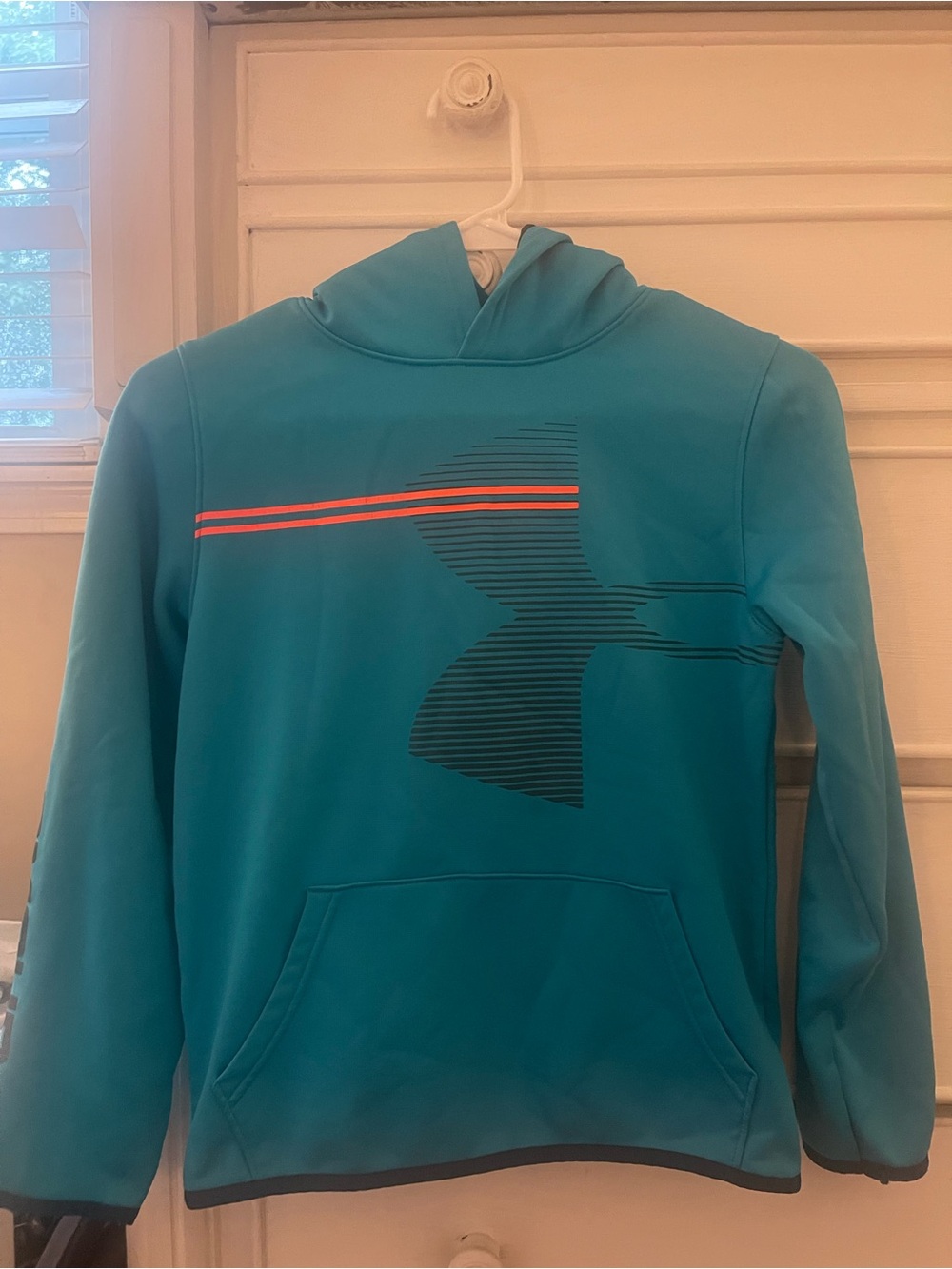 Boy’s 7/8 Underarmour sweatshirt